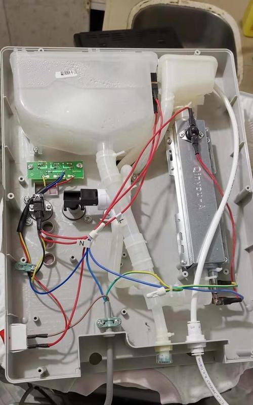 饮水机热水堵塞的修复方法（解决饮水机热水堵塞问题的实用技巧）